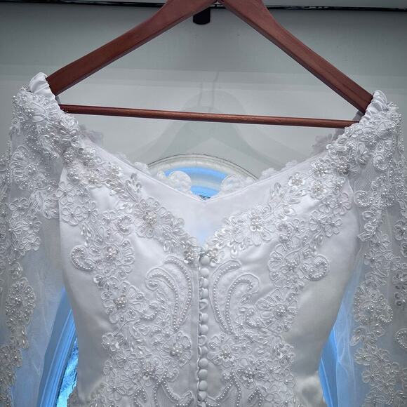 Emme Bridal Princess Beaded Off-the-Shoulder Wedding Dress Detachable Train Sz 4 - Picture 8 of 16